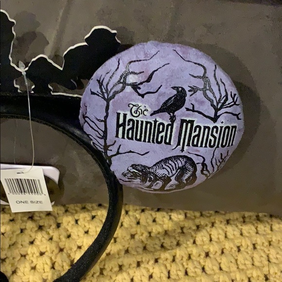 Disney Haunted Mansion Graveyard Ears - Picture 4 of 7